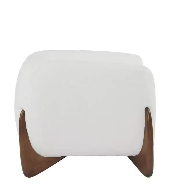 Poltrona club moderna rivestita in tessuto bouclé, beige