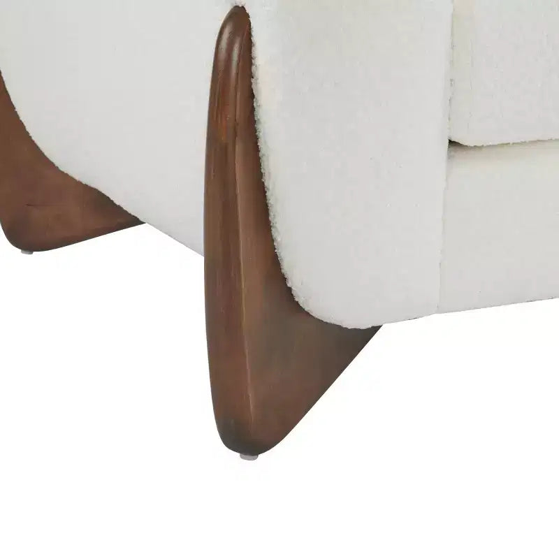 Poltrona club moderna rivestita in tessuto bouclé, beige