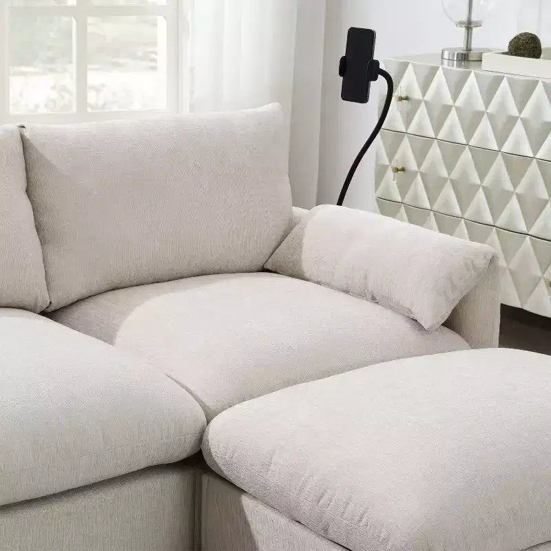 Divano sezionale in ciniglia oversize con pouf contenitore e tasche, porta telefono regolabile e porte di ricarica