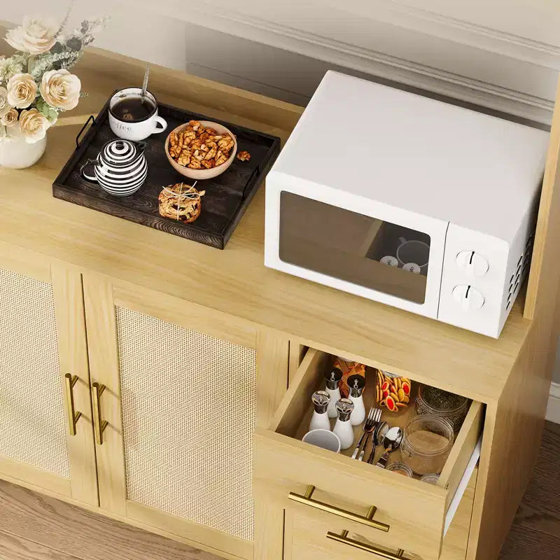 Credenza freestanding con cassetti, dispensa in rattan, ante e ganci per soggiorno, sala da pranzo,