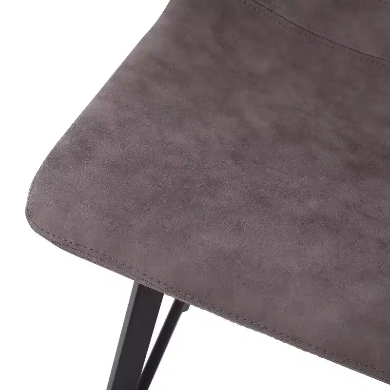 Set di due sgabelli da bar moderni imbottiti da 24", telaio in metallo opaco e piedini in plastica