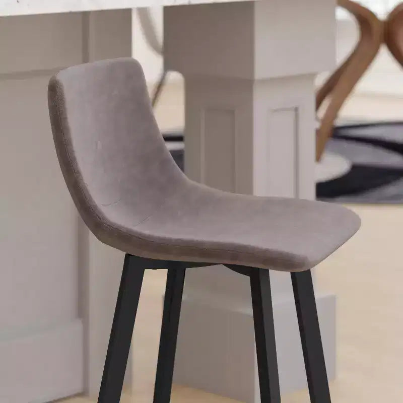 Set di due sgabelli da bar moderni imbottiti da 24", telaio in metallo opaco e piedini in plastica