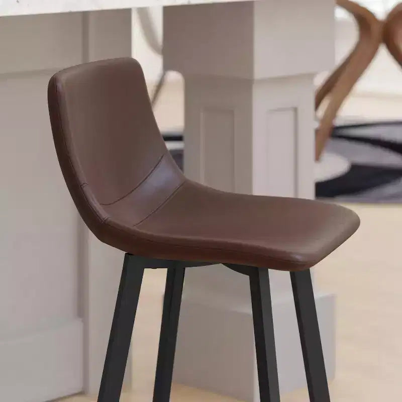 Set di due sgabelli da bar moderni imbottiti da 24", telaio in metallo opaco e piedini in plastica